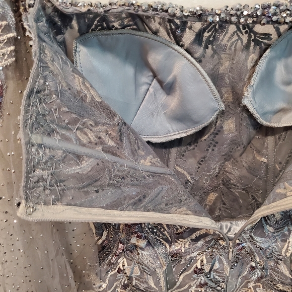 Size 6 gray short & off shoulder dress - Picture 8 of 9